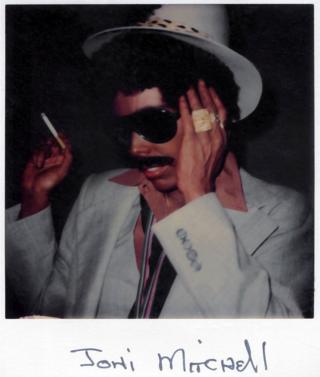 When Joni Mitchell wore blackface for Halloween - BBC News