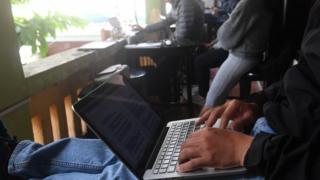 Ngày càng nhiều người dùng internet ở Việt Nam