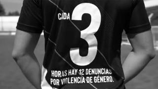 Uno de los mensajes que aparecen en las camisetas.