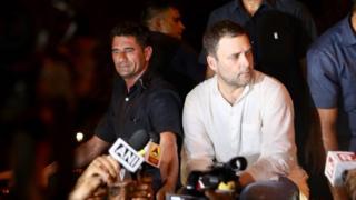 राहुल गांधी का कैंडल मार्च