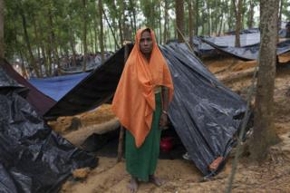 Mujer rohingya que huyó de Myanmar en un campo de Kutubalam, en Teknaf, Bangladesh.