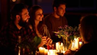 Cena con velas