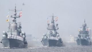 Боевые корабли российского флото в акватории Невы.