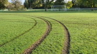 Ruts in pitch
