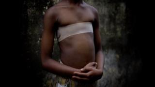 Abakobwa bamwe bategekwa kwiboha cane mu gikiriza