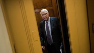 Sanatarka Arizona John McCain oo ka mid ah dadkii diiday hindisahan