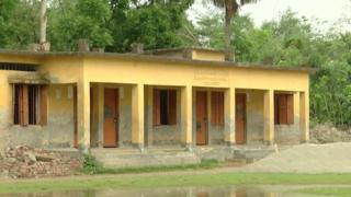 বরগুনার এই স্কুল ভবনটিতেই ছাদের বীম ধ্বসে মৃত্যু হয় এক ছাত্রীর