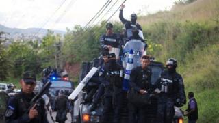 La unidad de policía de élite Cobra aseguró que no acatará órdenes del gobierno.