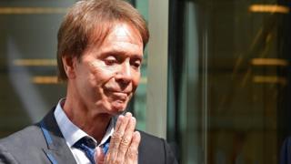 77歲的英國老牌歌星克里夫·理查德爵士在維護隱私案中勝訴。