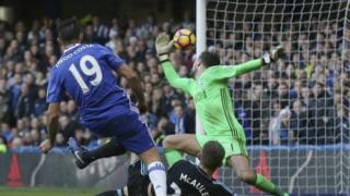 Diego Costa na zura kwallo a ragar Ben Foster.