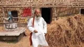 মিস্টার সারাঙ্গির সাধসিধে জীবনযাপনের ছবি ভাইরাল হয়ে গেছে সোশ্যাল মিডিয়ায়