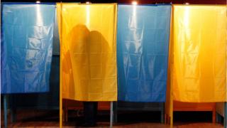 Тінь у кабінці для голосування