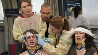 Escena de un accidente en "Grey's Anatomy". (Crédito: ABC/Mitch Haaseth)