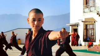 Monjas de Druk Gawa Khilwa treinam kung fu