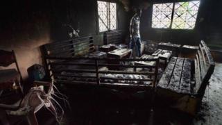 Une maison brulée à Buera dans la zone anglophone du Cameroun