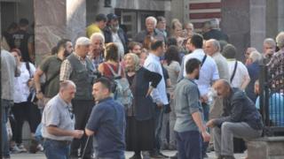 Artvinliler Rize Adliyesi önünde bekliyor.