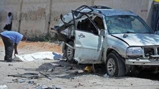 Le poste de police visé était celui de Waberi, situé dans la rue Maka Al-Mukarama, l'artère la plus fréquentée de la capitale somalienne.
