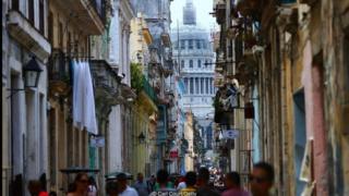 "Cuba khác hẳn với những nơi khác tôi từng đến, và luôn khiến tôi gợi nhớ về một bài hát"