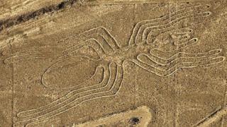 Figura de una araña de 46 metros de largo