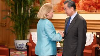 Cựu thượng nghị sĩ Mary Landrieu vừa mới gặp Ngoại trưởng Trung Quốc Vương Nghị hôm 30/4