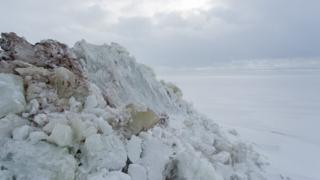 Ice wall in Zelenogorsk