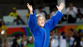 Paula Pareto celebra su triunfo dorado