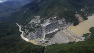 Vista aérea da hidrelétrica de Hidroituango