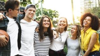 Inta badan dalalka caalamka wuxuu sharcigoodu dhigayaa in qofkii gaara 18 sano uu ka baxay carruurnimo