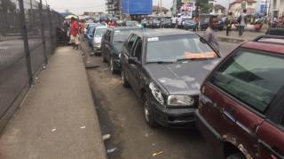 Waterlines na very popular bus terminal area along Port Harcourt Aba express road, and pipo especially inter state travellers dey plenti for dia wella.
