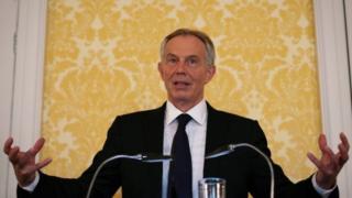 Bamwe baravuga ko Blair atakurikije amategeko mu kuja mu ntambara ya Iraq