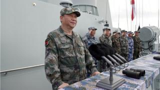 习近平早前在南海阅兵