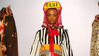 በፎቶው ላይ የሚታየው ልብስ ዲዛይን የተደረገው በARTC/ፍራንሲስኮ ሬሜሳል ነው