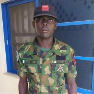 Le soldat a été fêté jeudi par ses collègues pour son honnêteté.
