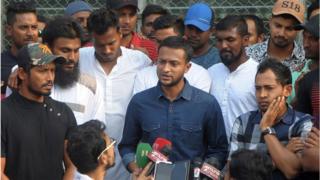 ১৩ দফা দাবি নিয়ে এসেছেন বাংলাদেশের ক্রিকেটাররা।