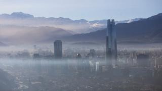 الهواء الملوث يحيط بمباني مدينة لوس أنجليس الأمريكية في 2019