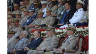 Parmi les caciques de l'armée algérienne un général à la retraite a été placé sous de dépôt dimanche