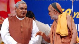 शंकराचार्य जयेंद्र सरस्वती आणि अटल बिहारी वाजपेयी