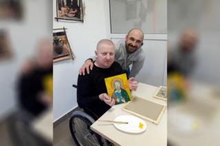 Руслан займається арт-терапією з побратимами