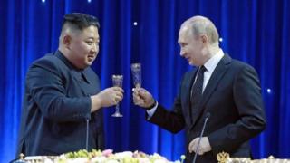 Kim Jong-un ve Vladimir Putin