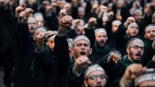 Beyrut'ta Aşure Günü'nde sloganlar atan Hizbullah üyeleri
