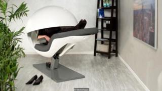 Giường EnergyPod của MetroNaps cho phép nhân viên ngủ nhanh vào buổi trưa. Các giường vỏ đậu này đã có mặt ở nhiều văn phòng của một số công ty lớn trên thế giới.