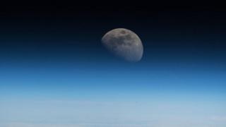Imagem da Lua vista da Estação Espacial Internacional