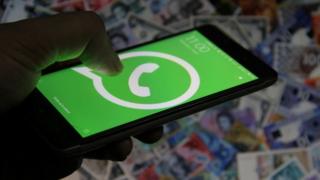 Logo do WhatsApp em celular