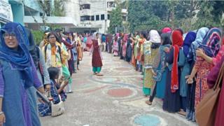 রোকেয়া হলের সামনে ভোটারদের লাইন