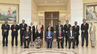 Perdana Menteri Mahathir Mohamad dan para menteri pada sidang pertama kabinetnya di Putrajaya (23/05).