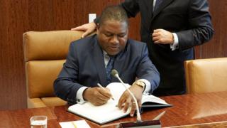 Le Mozambique, que dirige Filipe Nyusi (en photo), n'a pas pu justifier l'usage qui a été fait de 500 millions de dollars empruntés au FMI.