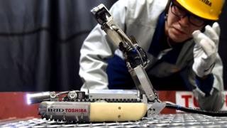 Robot y ser humano