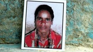 জিতেন্দ্র: কাঠমিস্ত্রির কাজ করে পরিবার চালাতেন।