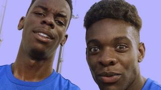 Efeme Temienor (i buryo) yifata "selfie" ari kumwe na Paul Pogba