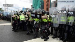 Kwa miezi miwili polisi wamekuwa wakiwazuia waandamanaji wanaofanya fujo nchi nzima
